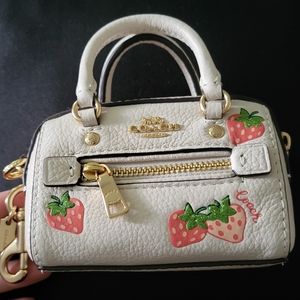Coach Small Wallet / Purse Strawberry 🍓 Pattern